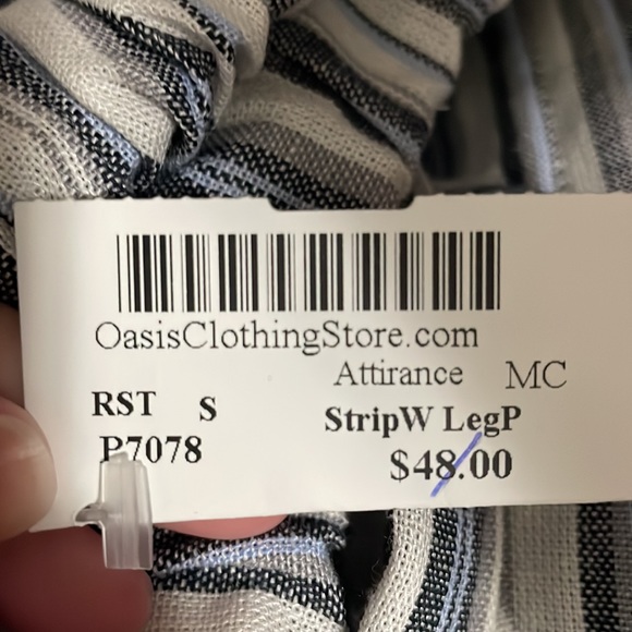 Wide-legged Striped Belted Pants - Picture 5 of 5